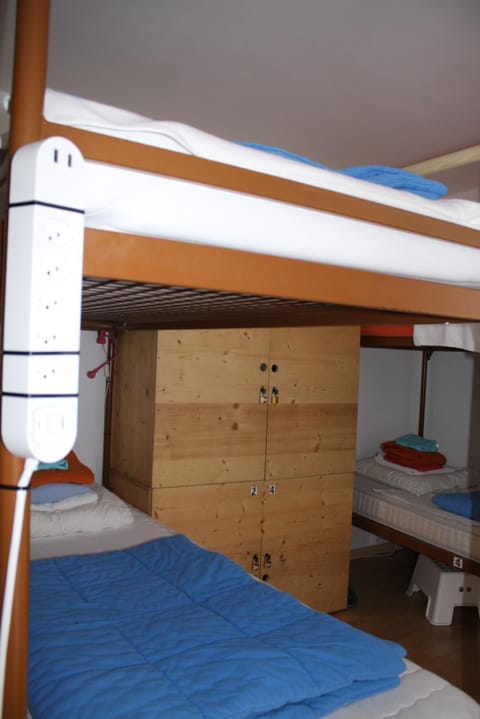 Area and facilities, bunk bed