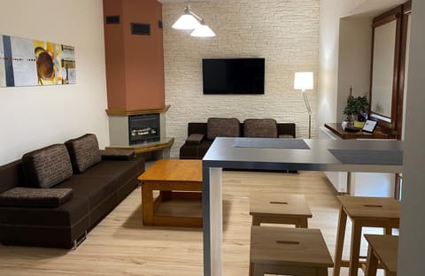 Communal lounge/ TV room, TV and multimedia, Living room