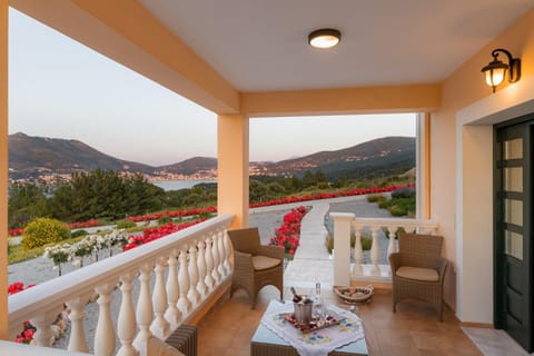 Balcony/Terrace, Mountain view