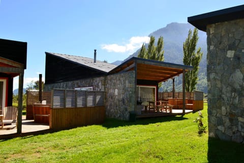 Photo of the whole room, Garden view