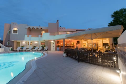 Lounge or bar, Swimming pool