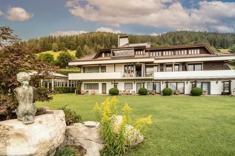 Property building, Natural landscape, Garden, Garden view, Mountain view