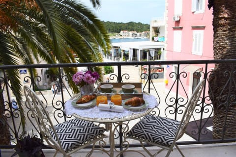 Balcony/Terrace, Food and drinks, Sea view