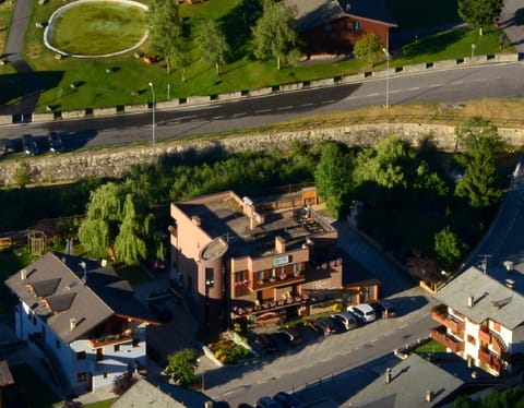 Property building, Garden view, Landmark view, Street view