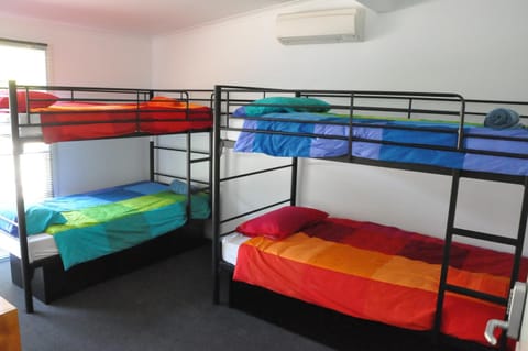 Alpine Sports Lodge Hostel in Porepunkah