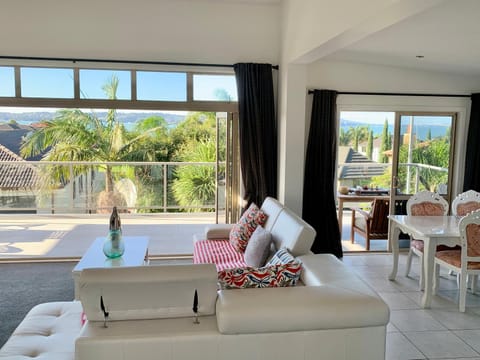 View (from property/room), Balcony/Terrace, Living room, Dining area