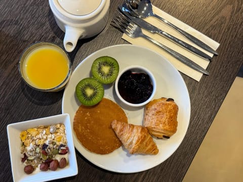 Breakfast, Continental breakfast, Buffet breakfast