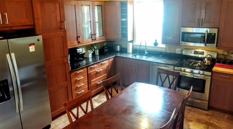 Kitchen or kitchenette, Dining area, dishwasher, minibar, pet friendly, toaster