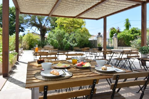 Restaurant/places to eat, Off site, Balcony/Terrace, Dining area, Breakfast