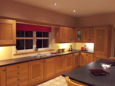 Coffee/tea facilities, Kitchen or kitchenette, Dining area