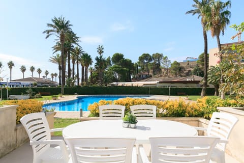 Balcony/Terrace, Dining area, Pool view