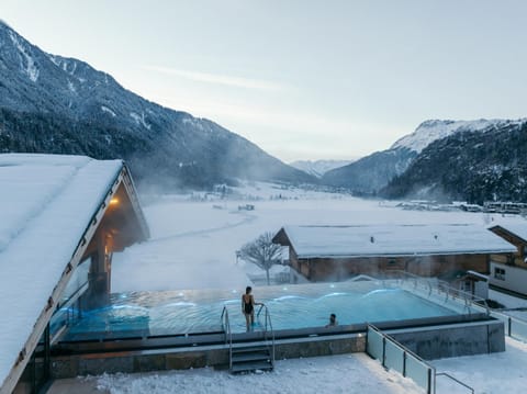 Property building, Mountain view, Pool view, Swimming pool