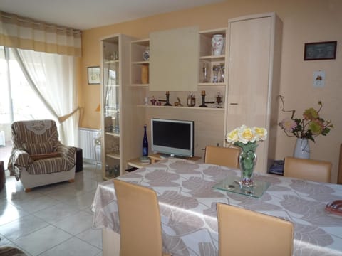 APPARTEMENT T3 AVEC TERASSE ET GARAGE A 300 M DE LA PLAGE - FR-1-92-582 Apartment in Château-d'Olonne