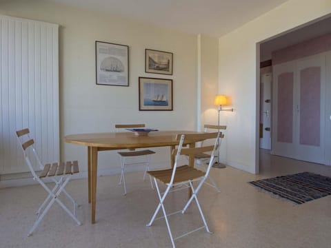 Appartement T2 vue mer, loggia, proche plage, avec équipements et parking - FR-1-92-649 Appartement in Château-d'Olonne