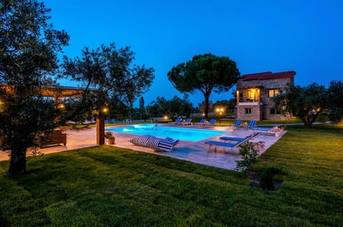 Property building, Garden, Lounge or bar, Swimming pool, Swimming pool, Sunset