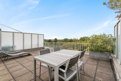 Patio, View (from property/room), View (from property/room), Balcony/Terrace, City view, Landmark view, Street view