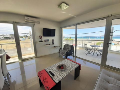 Balcony/Terrace, Living room, Seating area, Dining area, Sea view