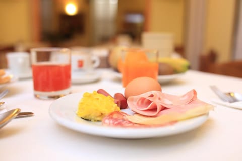 Continental breakfast, Buffet breakfast, Italian breakfast