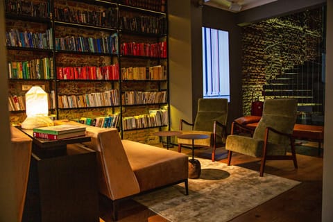 Library, Seating area