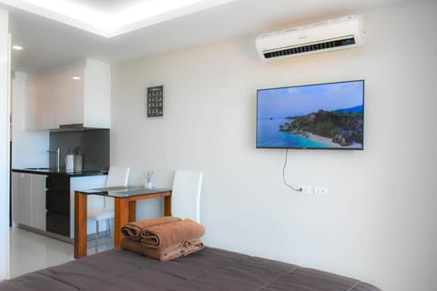 TV and multimedia, Kitchen or kitchenette, Dining area, air conditioner