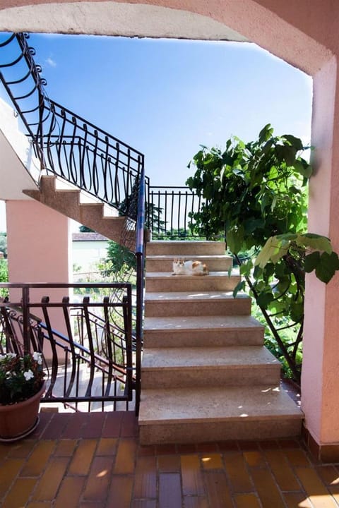 Apartments Dara Bed and breakfast in Monterol