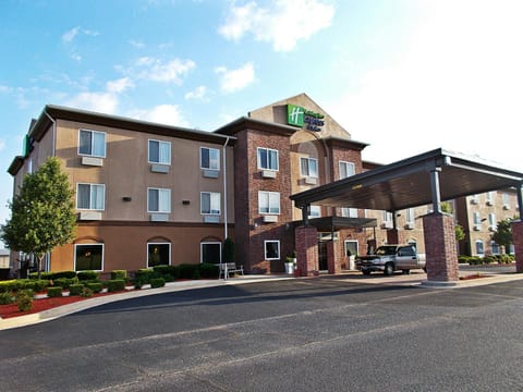 Holiday Inn Express & Suites - Miami, an IHG Hotel Hotel in Ozark Mountains