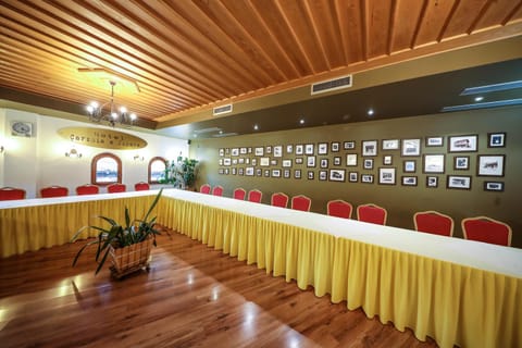 Meeting/conference room