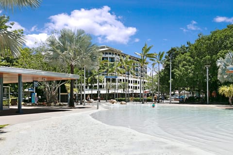 Mantra Esplanade Hotel in Cairns