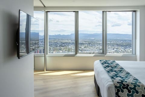 Bed, Bedroom, City view, Mountain view