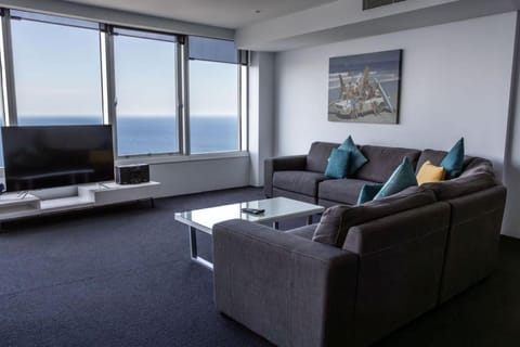 Communal lounge/ TV room, TV and multimedia, Living room, Seating area, Evening entertainment, Sea view