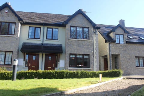 Garden View Self Catering Lough Rynn Casa in Longford