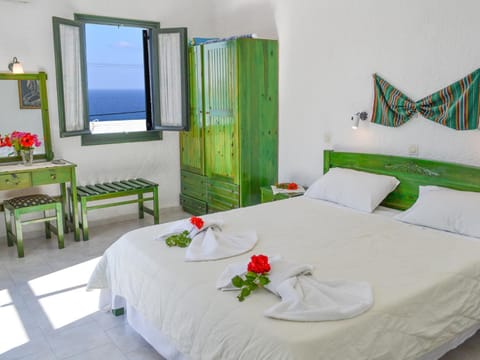 Photo of the whole room, Decorative detail, Bedroom, Sea view