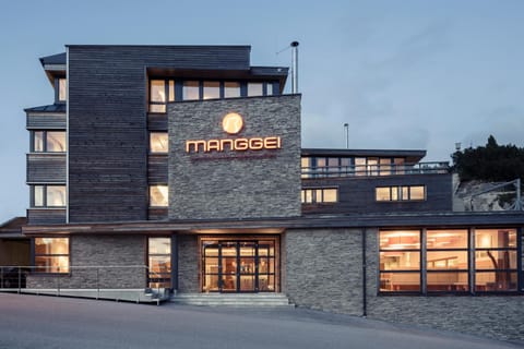 Facade/entrance, Winter