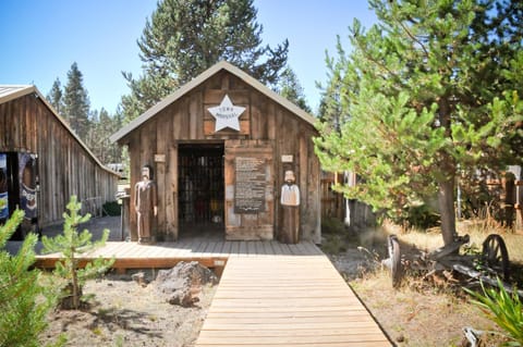 Bend-Sunriver Camping Resort Studio Cabin 6 Campground/ 
RV Resort in Three Rivers