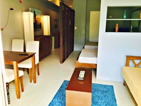 Tropical Escape at Pico De Loro Apartment in Nasugbu