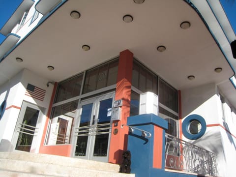 Facade/entrance