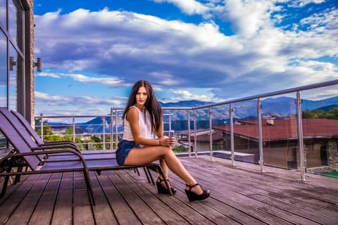 Balcony/Terrace, Mountain view