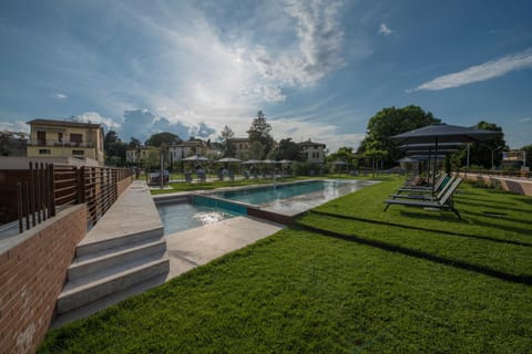 Day, Natural landscape, Garden, Garden, Garden view, Pool view, Swimming pool, sunbed