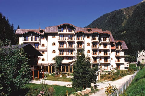 Lagrange Vacances Le Cristal d'Argentière Campground/ 
RV Resort in Chamonix