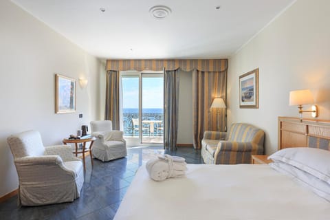 Photo of the whole room, Bedroom, Sea view