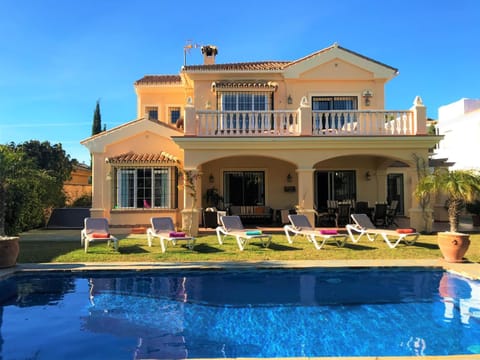 Property building, Pool view, Swimming pool, sunbed