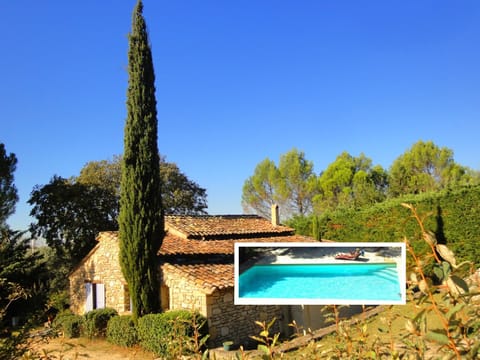 Property building, Facade/entrance, Garden, Garden view, Swimming pool