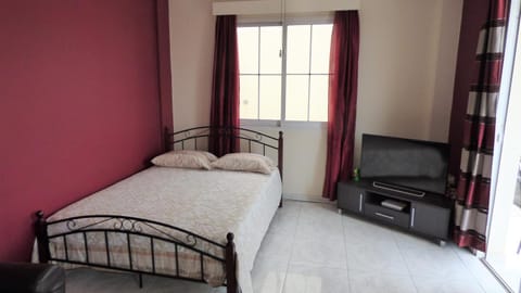 Kimonos Guesthouse Bed and Breakfast in Larnaca