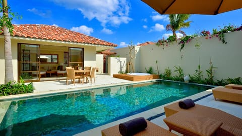 Patio, Day, Living room, Pool view, Swimming pool, sunbed