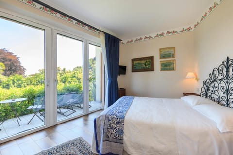 Villa Rubino Apartment con giardino e jacuzzi vista lago Apartamento in Stresa