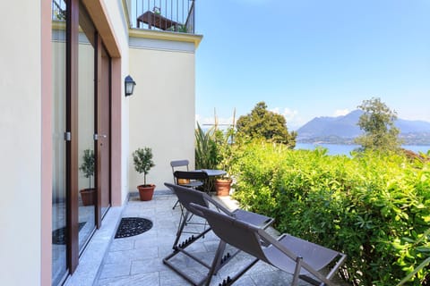 Villa Rubino Apartment con giardino e jacuzzi vista lago Apartamento in Stresa