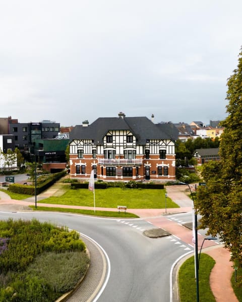 Property building, Street view