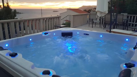 Hot Tub, Massage, Balcony/Terrace