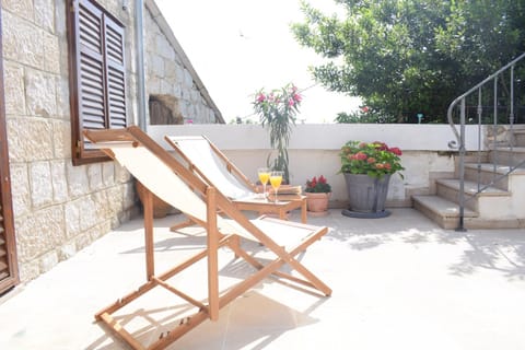 Library, Balcony/Terrace