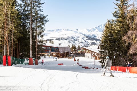 Property building, Off site, Day, People, Natural landscape, Winter, Skiing, Mountain view, group of guests